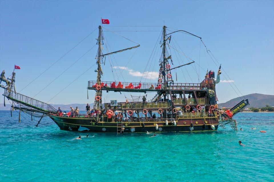 <p>Güdem, AA muhabirine, böyle bir teknenin oğlu Rıza'nın hayali olduğunu ve bunun üzerine böyle bir tasarım gerçekleştirdiğini belirtti.</p>

<p> </p>
