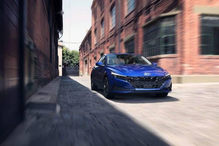 <p><strong>HYUNDAİ </strong></p>
<p> </p>
<p>Elantra 1.6MPI 123 PS 6 İleri Manuel Style (Benzinli) </p>
<p>Fiyatı <strong>552.000 TL</strong></p>
<p> </p>
<p>1.6 MPI 123 PS Style Comfort Benzin CVT - <strong>589.000 TL</strong></p>
<p> </p>
<p>1.6 MPI 123 PS Smart Benzin CVT - <strong>645.000 TL</strong></p>
