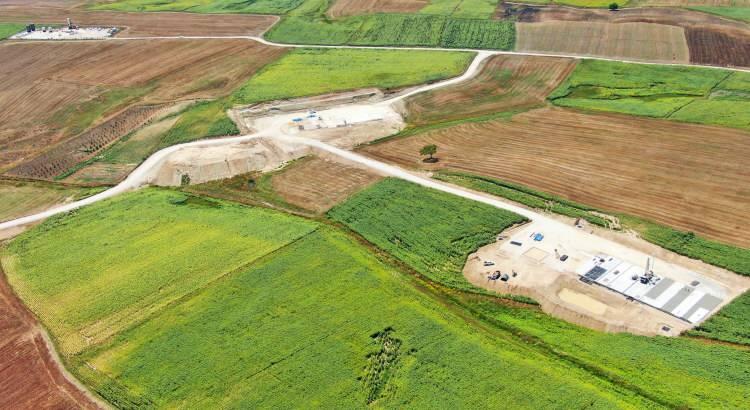 <p>Öte yandan Enerji ve Tabii Kaynaklar Bakanı Fatih Dönmez kısa süre önce bir gazeteye "Adana'daki petrol keşfini yakında ilan edeceğiz" şeklinde açıklamada bulunmuştu.</p>
<p> </p>