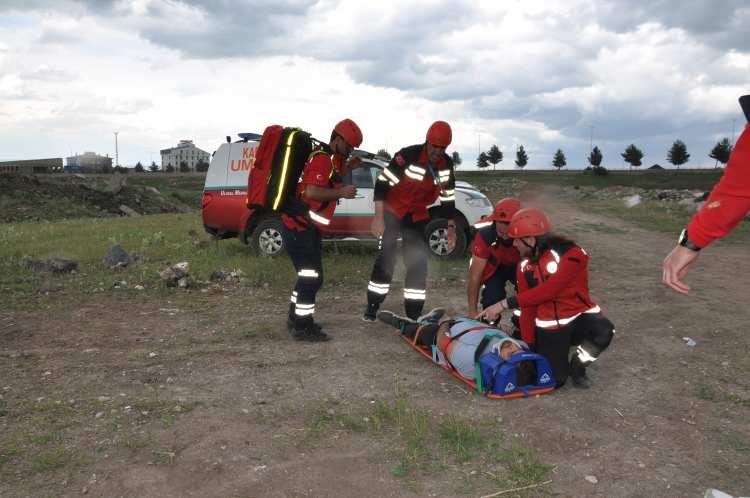 <p>Tatbikata 1 araç ve 5 personeli ile Jandarma Arama Kurtarma (JAK), AFAD, 1 araç ve 5 personeli ile İtfaiye Müdürlüğü, 1 araç ve 4 personeli ile emniyet müdürlüğü katılım sağlamıştır.</p>
