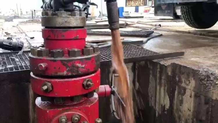 <p><strong>ADANA'DA BULUNAN PETROL GÖRÜNTÜLENDİ</strong></p>
<p>Adana'da Türkiye Petrolleri Anonim Ortaklığı (TPAO) tarafından bulunan petrolün vanalardan akışı görüntülendi.</p>