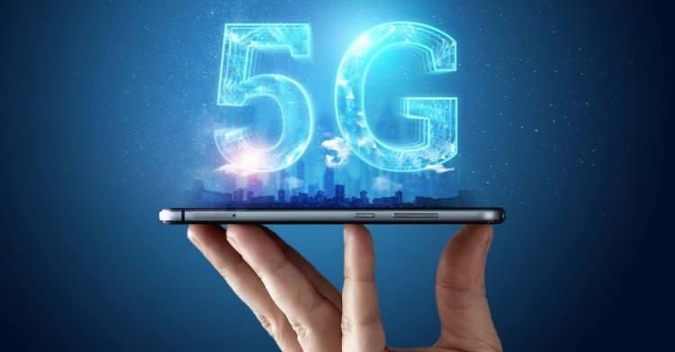 <p>Türkiye'de testlerin tamamlanmasının ardından tüm kullanıcıların hizmetine açılacak 5G, gigabit hızda sunacağı internet hızı ile başta iletişim sektörü olmak üzere birçok sektörü dönüştürecek. Ülkemizde henüz 5G tam olarak müşterilere sunulmasa da piyasaya giren telefonların birçoğu artık 5G'yi destekliyor. İşte piyasadaki en ucuz 5G destekli telefonlar...</p>
