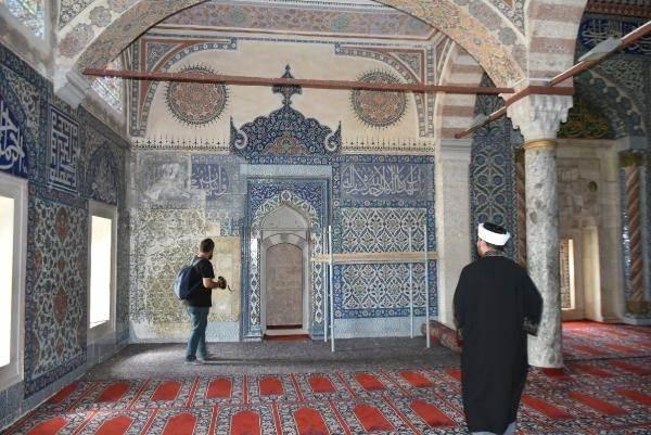 <p>Biz de çok keyif alarak çalışıyoruz, heyecanlanıyoruz motifleri ortaya çıkarırken öğrencilerimle birlikte. Çok keyifli bir şekilde çalışıp günümüze kazandırmaya çalışıyoruz" dedi. </p>
