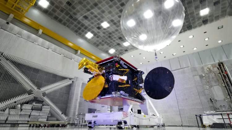 <p>GSATCOM'un tasarladığı iletişim uydusu, küresel telekomünikasyon uydu pazarı için uygun maliyeti ile tüm dünyanın dikkatlerini üzerine çekiyor.</p>