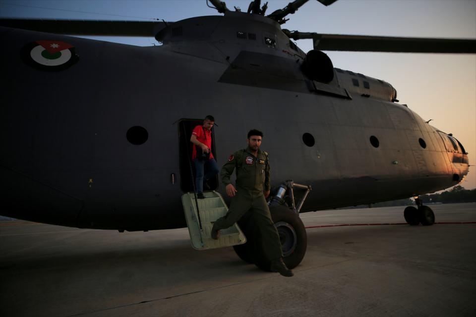 <p>O helikopterler arasında Orman Genel Müdürlüğü bünyesinde bulunan Mi26 tipi yangın söndürme helikopteri de yer alıyor.</p>
<p> </p>