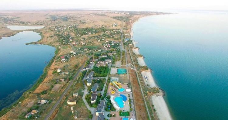 <p>ABD istihbaratı bunun, hâlâ Ukrayna kontrolündeki kıyı şeridini kesmek için ortaya konan bir Rus stratejisi olduğunu söylüyor.<br />
ABD'li bir yetkili, "ABD, Karadeniz filosunun Ukrayna'nın Odesa ve Ochakiv limanlarını etkin bir şekilde ablukaya alma emri altında olduğu bilgisine sahip. Rusya'nın kuzeybatı Karadeniz'de mayın döşemediği iddialarına rağmen, Rusya'nın aslında Karadeniz'de Ochakiv yakınlarındaki mayınları yerleştirdiğini doğrulayabiliriz. Ayrıca Rus güçlerinin daha önce Dinyeper Nehri'nde de mayın kullandığına dair işaretlerimiz var.” sözleriyle iddiaları açıkladı.</p>