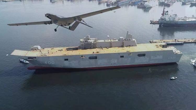 <p>TCG Anadolu, Türkiye'nin ilk amfibi ve en büyük savaş gemisi olacak. Kamuoyunda "uçak gemisi" olarak da adlandırılan gemi aslında klasik anlamda bir "uçak gemisi" olmayacak.</p>
