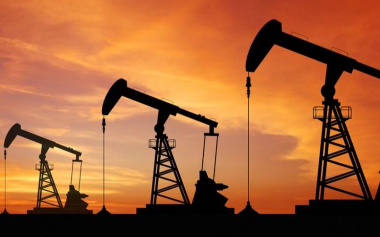 <p>OPEC, petrol fiyatlarını kontrol altına almak için piyasaya daha fazla ham petrol pompalayıp pompalamamak için karar vermeye hazırlanıyor.</p>
