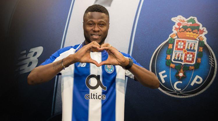 <p>Porto ile kontratı biten Mbemba'nın talibi fazla olsa da yüksek maaş beklentisi nedeniyle henüz bir kulüple anlaşabilmiş değil. O Jogo'nun haberine göre; Porto, Mbemba'yı takımda tutmak istiyor, fakat haftalardır süren görüşmelerde taraflar uzlaşamadı.</p>
