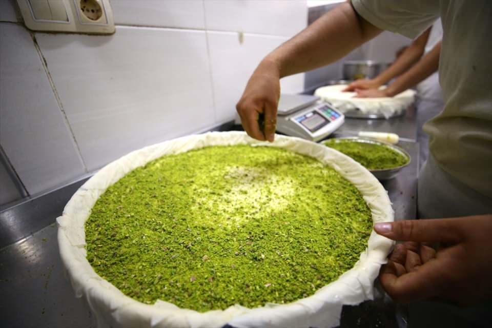 <p>Bu durum bizi olumlu etkiliyor. Üretim ve satışta hummalı bir çalışma var. Paketleme için ayrıca eleman aldık."</p>
