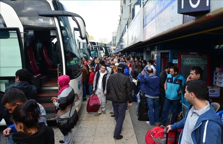 <p><strong>TALEPLERİ KARŞILAYAMIYORUZ</strong></p>

<p>Bayram yoğunluğunun başladığını belirten otobüs şoförü Mustafa Değerli, “Bayramda daha yoğun olacak gibi görünüyor. Vatandaşlar biletlerini ne kadar önce alırlarsa o kadar iyi. Şu anda arabalar dolu görünüyor. Ek seferler çıkartacağız. İnsanlar son güne bıraktığı zaman büyük bir yoğunluk oluyor bu sefer bizde talepleri karşılayamıyoruz. </p>
