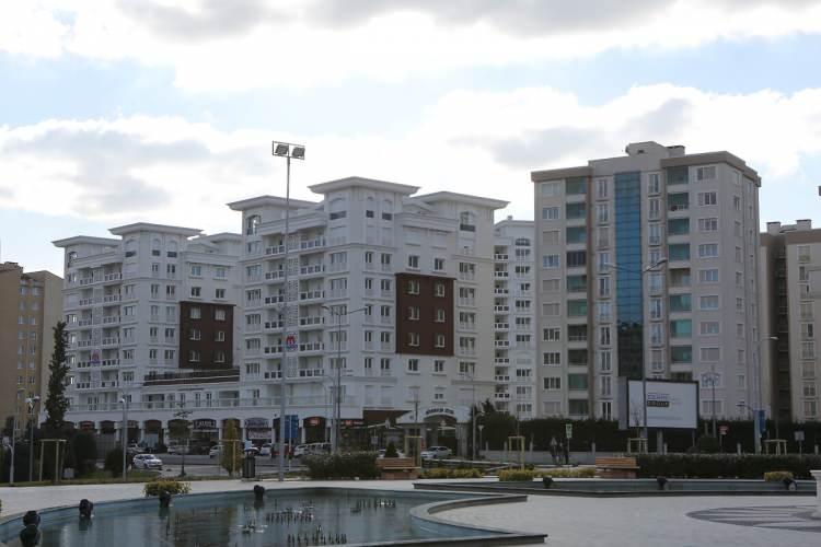 <p><strong>148,8 MİLYON FAİZSİZ KREDİ</strong></p>
<p>Bulut, 2021 yılında 875 şehit ailesi ve yakınlarına 148,8 milyon lira faizsiz konut kredisi kullandırdıklarını belirterek "Bu yıl kullandırılan faizsiz konut kredisi kişi başına 241 bin liraya yükseltilmiş ve ilk beş ayda da 275 vatandaşımıza 63 milyon lira konut kredisi açılmıştır" diye konuştu. </p>