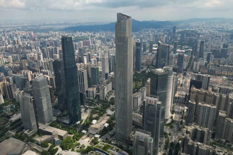 <p>Çin'in Guangzhou kentinde bulunan dünyanın en yüksek binalarından CTF Finance Center, havadan görüntülendi. </p>
