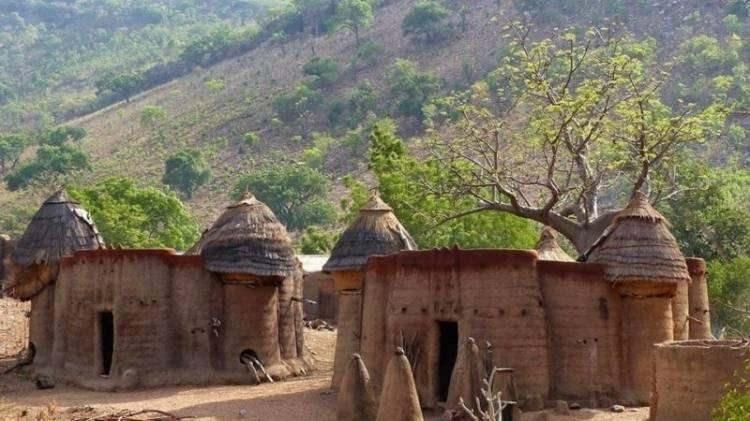 <p>Togo/Kapıda vize uygulaması var. Togo kapı vizesi, Togo’nun kara sınır kapılarında ve Lome Havalimanı'nda ücreti karşılığında alınabiliyor. Togo aynı zamanda Batı Afrika Vizesi (Visa Touristique Entente) grup vizesini de kabul eden ülkeler arasında. Batı Afrika vizeniz varsa ücretsiz olarak Togo'ya giriş yapabilirsiniz.</p>
<p> </p>