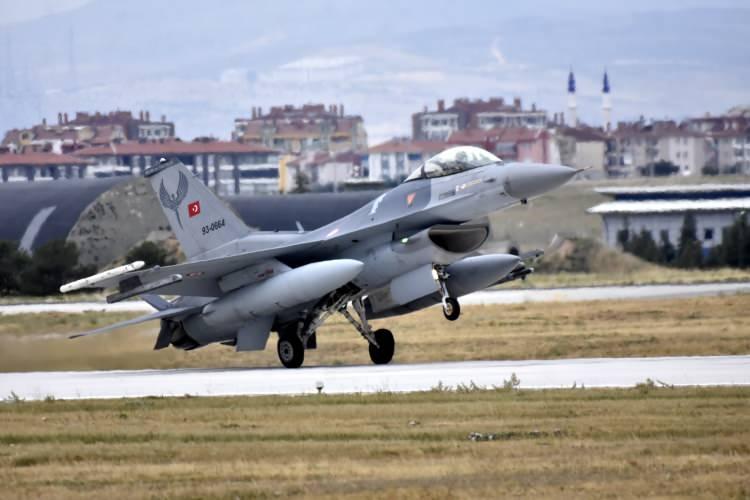 <p>Uluslararası Anadolu Kartalı-2022 Eğitimi', NATO tatbikatlarından biri 'Ramstein DUST-2022/2 Tatbikatı' ile yapılan 'NATO İntikal ve Hazırlık Tatbikatı' olan 'Ramstein Dust II-2022 (RADU II-22)' Türkiye’de gerçekleştirildi.</p>