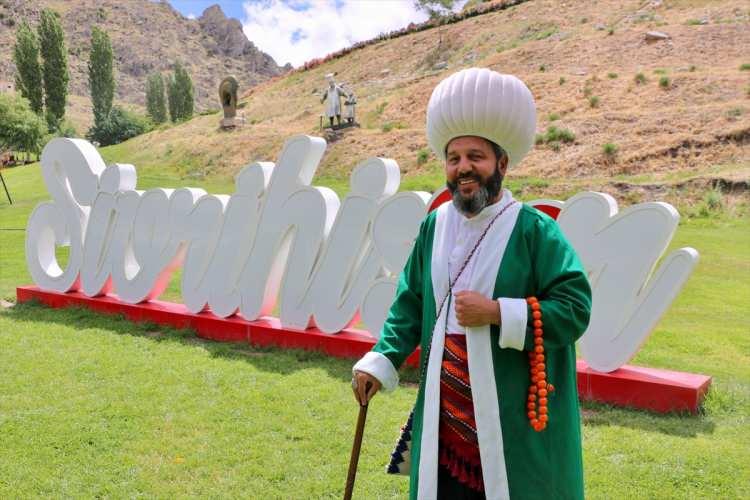 <p>Özgeneci, Nasreddin Hoca'yı temsil ettiği zamanlarda işlerini eşine emanet ettiğini anlatarak, şöyle konuştu:</p>