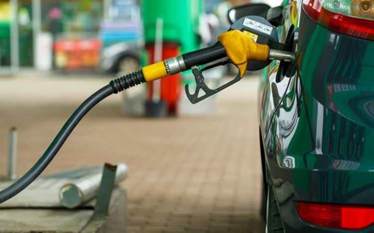 <p><strong>MOTORİNİN LİTRESİ KAÇ LİRA OLDU?</strong></p>
<p>İndirimin ardından İstanbul'da 29.99'dan satılan motorinin litresi 26,65 TL'ye düştü.</p>
<p> </p>