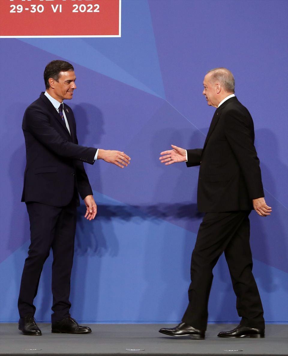 <p>Cumhurbaşkanı Erdoğan'ı, İspanya Başbakanı Pedro Sanchez karşıladı.</p> 