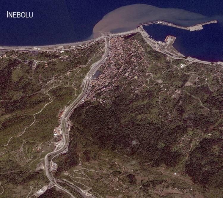 <p>Bakanlığa bağlı Yapı İşleri Genel Müdürlüğü’nün hasar tespit verilerine göre Kastamonu, Zonguldak, Düzce, Bolu, Karabük, Sinop ve Bartın’da meydana gelen sel afetine ilişkin toplamda 18’i bağımsız bölüm olmak üzere 13 bina yıkılmış, 28’i bağımsız olmak üzere 11 bina ağır hasar almış, 1794’ü bağımsız olmak üzere 295 binada hafif hasar meydana gelmiştir.</p>
