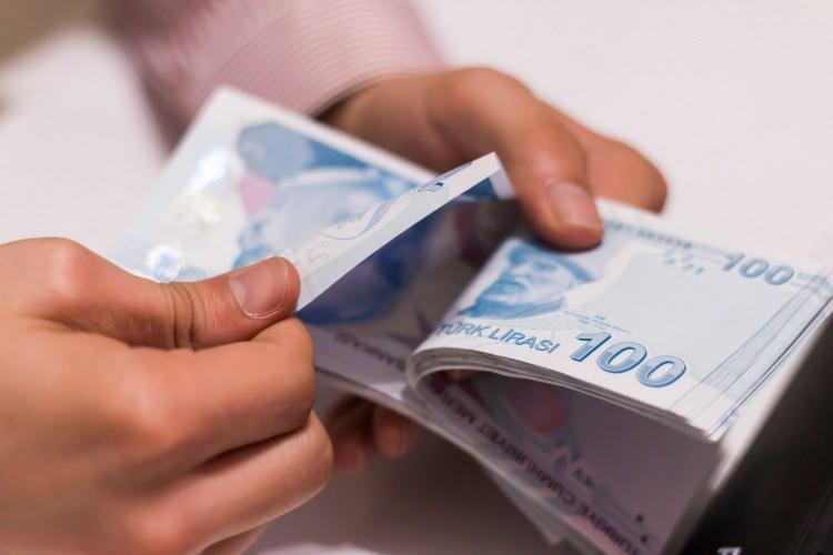 <p><strong>BİREYSEL EMEKLİLİK SİSTEMİ KESİNTİLERİ</strong></p>
<p>Çalışanların her ay brüt maaşlarından yüzde 3 kesilerek, Bireysel Emeklilik Sistemine (BES) aktarılıyor. 45 yaş altı çalışanların işverenleri tarafından sisteme dahil edilmesine imkan tanıyan otomatik BES’te maaşlardan yapılan kesinti tutarı da artacak.</p>