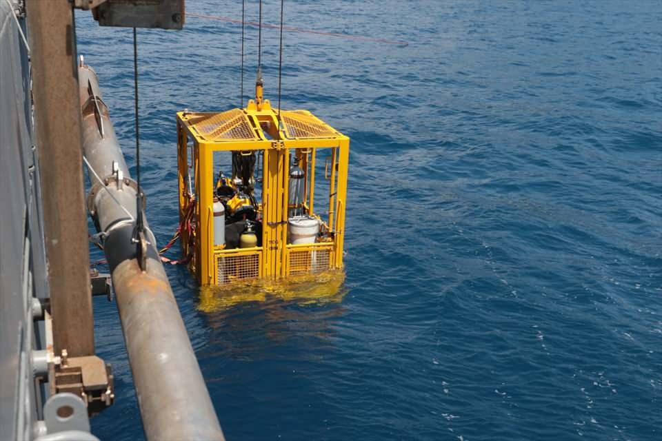 <p><strong>Suyun metrelerce altında kurtarma operasyonu</strong></p>
<p>Marmaris Aksaz Deniz Üs Komutanlığındaki limandan hareket eden Türk Deniz Kuvvetlerine bağlı TCG Alemdar Denizaltı Kurtarma Gemisinin kullanıldığı nefes kesen bir eğitim gerçekleştirildi.</p>