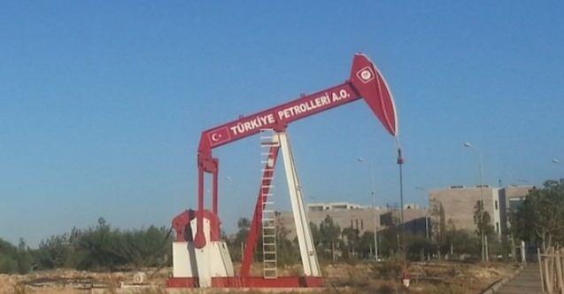 <p>Arar Petrol ve Gaz Arama Üretim Pazarlama AŞ'ye Çanakkale ve Tekirdağ il sınırları arasında kalan 5 bin 549 hektar, Tekirdağ'daki 14 bin 454 hektar ve Hakkari'deki 22 bin 212 hektar yüz ölçümlerine sahip sahalar için beş yıl süreyle petrol arama ruhsatı verilmesi kararlaştırıldı.</p>