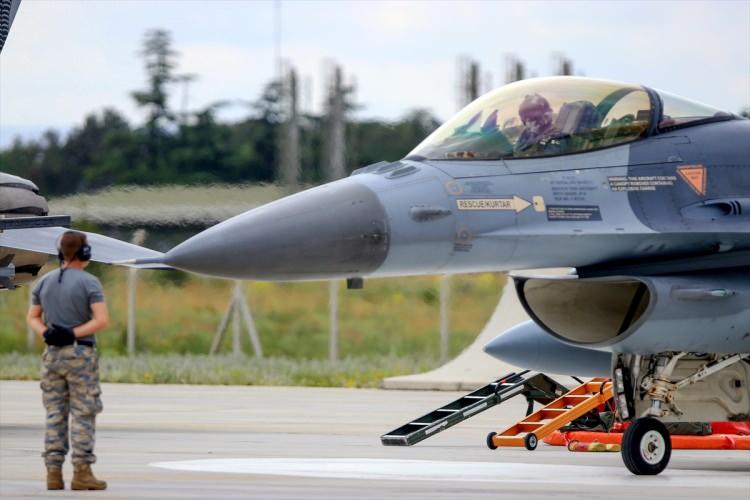 <p>NATO personeli, NATO DARS (İntikal Edebilir Hava Komuta ve Kontrol Merkezi, Tanımlanmış Hava Resmi Üretim Merkezi, Algılayıcı Birleştirme Birimi) ve yer hava yer teçhizatı tatbikatta görev aldı. 'Anadolu Kartalı Eğitimi' ile ilişkilendirilen 'NATO İntikal ve Hazırlık Tatbikatı' olan 'Ramstein Dust-II 2022' kapsamında, NATO envanterine giren NATO DDR (İntikal Edebilir Hava Savunma Radarı), böylece ilk defa bir NATO ülkesine intikal etmiş oldu. 470 kilometre menzili bulunan radar, 3’üncü Ana Jet Üs Komutanlığı’na konuşlandırılarak tatbikat kapsamında devreye alındı.</p>