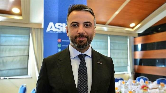 <p><strong>ORHAN AYDIN / ASKON BAŞKANI<br />
DÖVİZ ALANLAR </strong><strong>SORGULANMALI</strong><br />
<span style="color:rgb(20, 35, 58)">Hükümetimiz Kur Korumalı Mevduat Hesabı, Gelire Endeksli Senet ile halkımızın parasını koruyup döviz baskısını kırmaya çalışırken, bütün bu alanda verilen mücadeleyi hiçe sayıp yatırım, üretim ve istihdama yönelik verilen ticari kredileri uygun oranlarda alıp döviz alımı yapan zihniyetleri sorgulamak gerekir. BDDK'nın kredi kullanımına yönelik aldığı yeni kararlar bu zihniyetlere dur diyecek bir karar olmuştur.</span></p>

