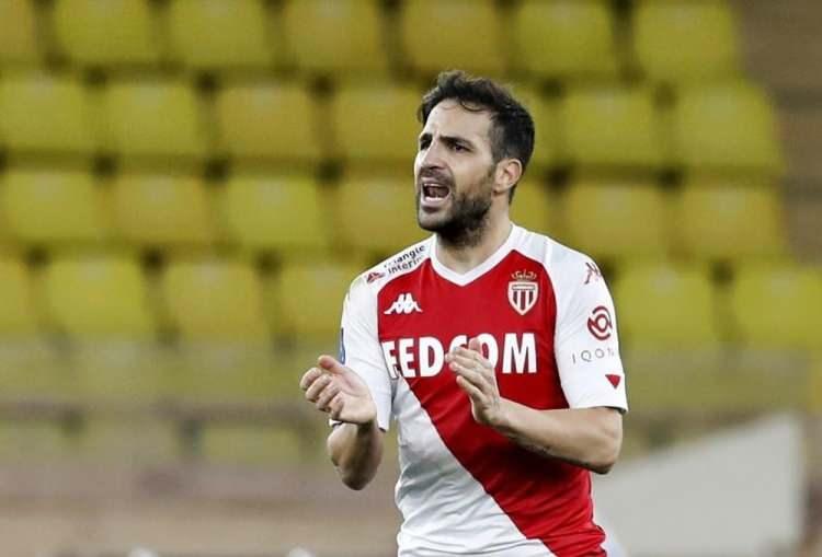 <p>Cesc Fabregas</p>
<p><span style="color:#B22222">Yaş:</span> 35</p>
<p><span style="color:#B22222">Piyasa Değeri:</span> 2.5 milyon Euro</p>
<p><span style="color:#B22222">Ülkesi: </span>İspanya</p>
<p><span style="color:#B22222">Son oynadığı takım:</span> Monaco</p>
