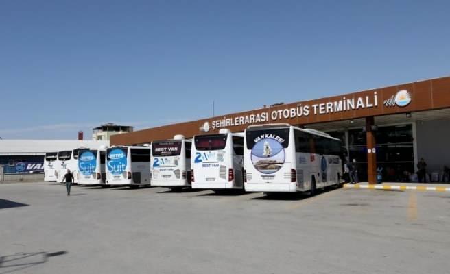 <p>Firma yetkilileri, vatandaşların biletlerini son güne bırakmamaları yönünde uyarıda bulunurken, ek sefer çıkaracaklarını söyledi.</p>
<p> </p>