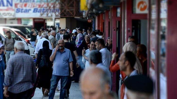 <p><strong>2 AY İÇERİSİNDE %65 ZAM GELDİ</strong></p>
<p>Akaryakıt fiyatlarına yapılan zamlar sonrası Ramazan Bayramı'ndan bu yana otobüs bilet fiyatları ortalama yüzde 65 zamlandı.</p>