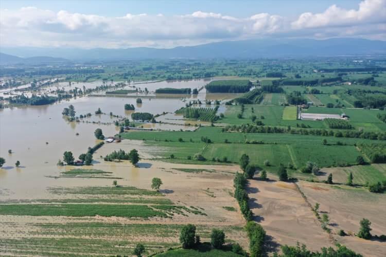 <p><strong>DÜZCE</strong></p>
<p>Düzce ili Akçakoca, Yığılca, Kaynaşlı, Beyköy, Merkez ilçelerinden gelen talepler doğrultusunda 8 ekip ile çalışmaların sürdüğü bilgisi paylaşıldı.</p>
<p>Düzce’de 89 binadan yıkılan ve ağır hasarlı bina olmadığı, 80 az hasarlı, 6 hasarsız ve 3 acil yıkılacak bina olduğu aktarıldı.</p>