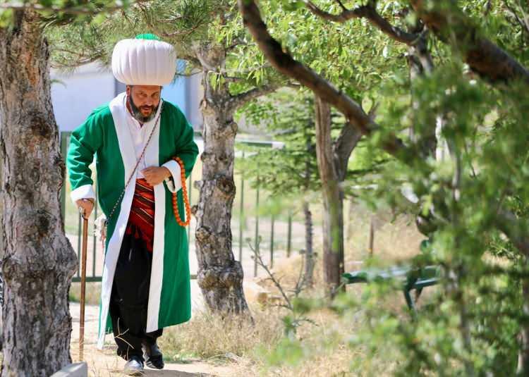 <p>Yurt içi ve yurt dışından katılım sağlanacak festivalde ilk kez Nasreddin Hoca'yı canlandıracağını aktaran Özgeneci, elinden geldiğince bu görevi yerine getireceğini ifade etti.</p>