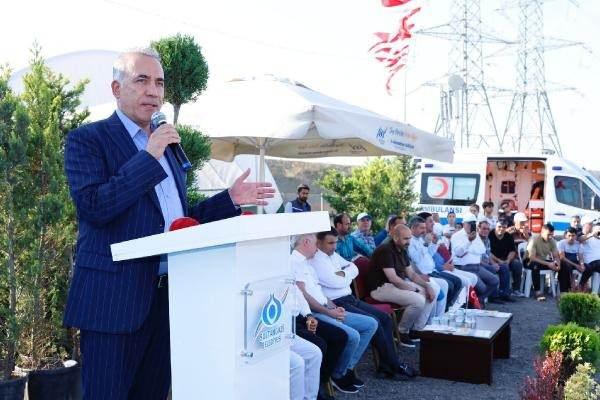 <p><strong>YARIŞMADA HAYVANLARIN HUYLARINA DA BAKILDI</strong></p>
<p>Yarışmayla ilgili konuşan Sultangazi Belediye Başkanı Av. Abdurrahman Dursun, "Bugün Sultangazi'de kurban pazarındayız. Her sene yaptığımız gibi bu sene de en güzel kurbanlığı seçmek için yarışma düzenledik. Bugün de yarışmamızın sonucunu belirledik. </p>