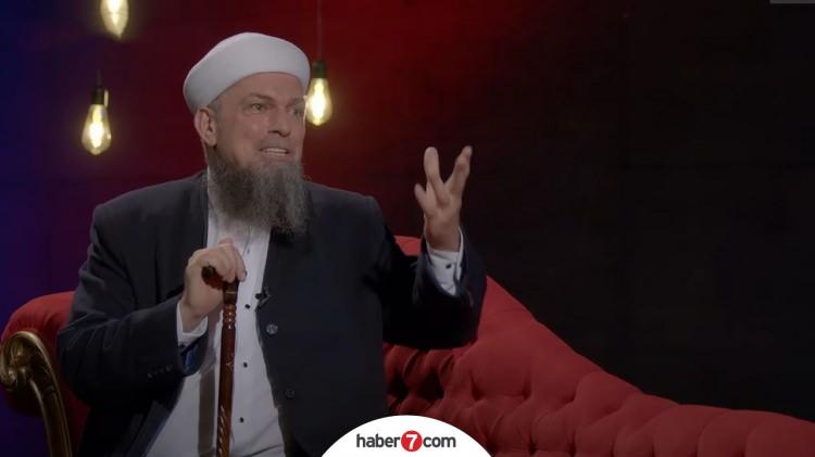 <p><strong><em>Tam iyiye giderken bir aksilik çıkıyor. O aksiliklerde de kritik noktaları onlar belirliyor. Ama genel diyalog senin doğaçlama yeteneğine kalıyor.</em></strong></p>