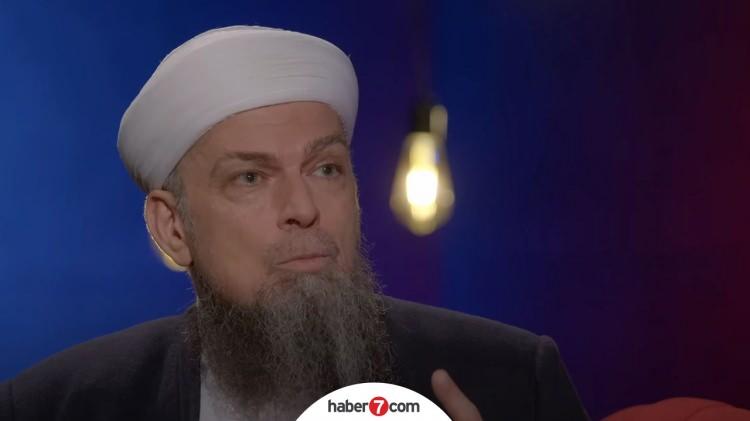 <p><strong><em>Bu şekilde doğaçlama gidiyordu. Arada bir duygu yok ama varmış gibi biz bir tiyatronun içerisindeydik. </em></strong></p>
