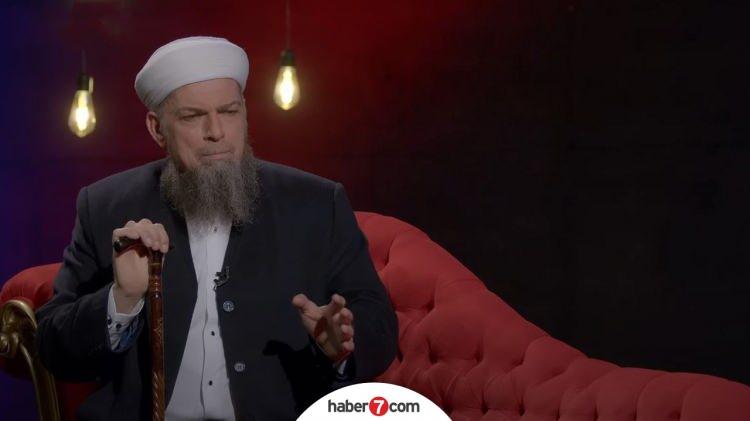<p><strong><em>Ben aslında orada olmadığım birini canlandırıyordum ve yalancı olmuş oluyorum. Bu benim hatamdır. Ben buna tövbe ettim. Allah'ım da beni affetti.</em></strong>" şeklinde konuştu.</p>
