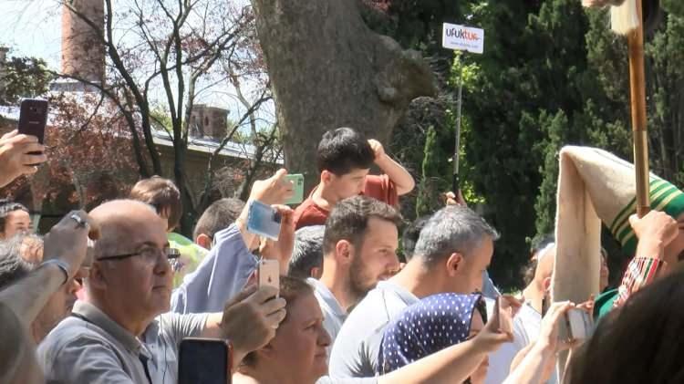 <p><strong>EYLÜL AYINA KADAR SÜRECEK</strong></p>
<p> </p>
<p> </p>
<p>Konserler, eylül ayına kadar salı günleri Dolmabahçe Sarayı'nda, çarşamba günleri ise Topkapı Sarayı'nda saat 11.00'de yapılacak.</p>
<p> </p>