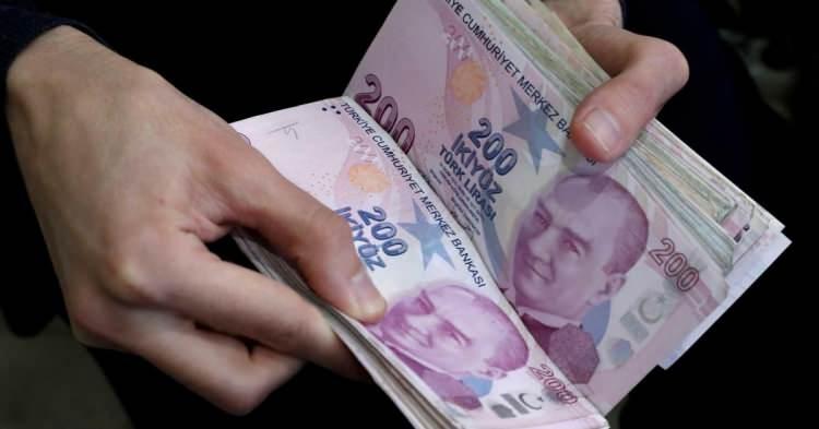 <p>Aynı karara eklenen geçici madde ile bugünden 31/12/2022 tarihi (bu tarih dahil) arasında iktisap edilen, 6362 sayılı Kanun kapsamında kurulan ipotek finansmanı kuruluşları (bu şirketlerin kurucusu olduğu varlık finansmanı fonları ve konut finansmanı fonları dahil) tarafından ihraç edilen varlığa dayalı menkul kıymetler, ipoteğe dayalı menkul kıymetler, ipotek teminatlı menkul kıymetler ve varlık teminatlı menkul kıymetlerden elde edilen gelir ve kazançlara oranlar yüzde 5 olarak uygulanacak.</p>
<p> </p>