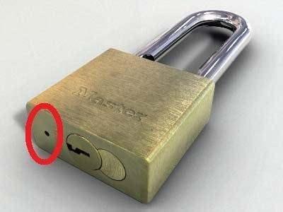 <p>Delik, aynı zamanda kilidin daha iyi çalışabilmesi için yağlanabilmesini de kolaylaştırıyor.</p>