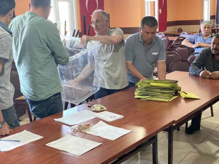 <p>AK Parti<br />
Hasan Hüseyin Kaşıkçı<br />
<br />
Demokrasi ve Atılım Partisi<br />
Şerafettin Kaplan</p>