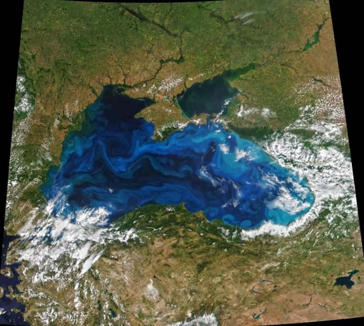 <p>24 Şubat 2022'de, 2022 Rusya'nın Ukrayna'yı işgalinin ilk gününde, iki Rus Donanması savaş gemisi Vasily Bykov ve Moskva Yılan Adası'nı bombaladı. Aynı günün ilerleyen saatlerinde, ikinci bir saldırının ardından ada Rus kuvvetleri tarafından işgal edilmişti.</p>