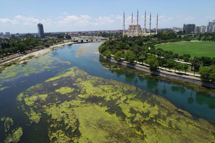 <p>Su olmadığı için teknemizi çalıştıramıyoruz ve yosunu temizleyemiyoruz.</p>