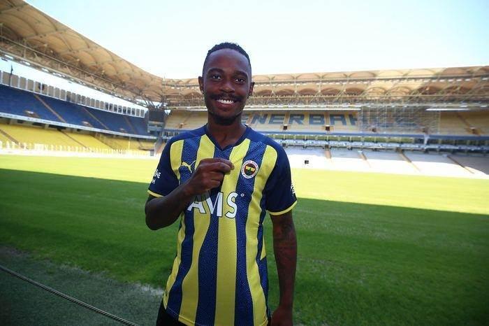 <p>Lincoln Henrique</p>

<p>Santa Clara -> Fenerbah&ccedil;e</p>

<p>Bonservis: 3.5 milyon Euro</p>
