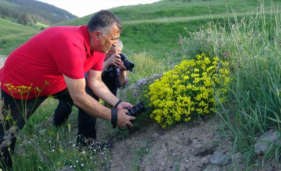 <p>Doğa fotoğrafçısı Hasan Cellat, AA muhabirine, Sarıkamış'ın doğasının bu mevsimde eşsiz güzelliğe büründüğünü söyledi.</p>
<p> </p>