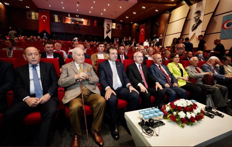 <p><em><strong>"Devlete ‘seri katil’ diyenlerin Türk Ocakları toplantılarında boy göstermesi kabul edilemez"</strong></em></p>

<p>27 Haziran 2022 tarihinde, İstanbul Şubemizin İstanbul Büyükşehir Belediyesinin desteğiyle düzenlediği bir sempozyum, Türk Ocaklarının partiler üstü konumunu kesinlikle etkileyemez. </p>
