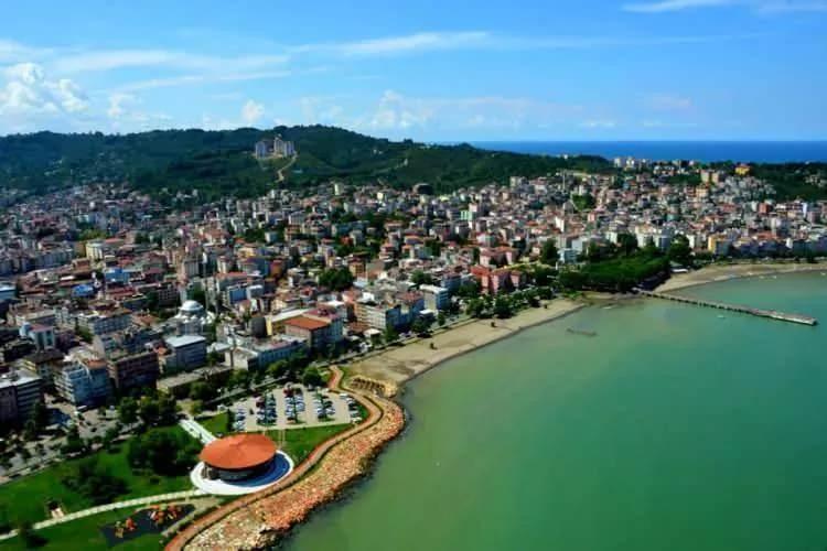 <p><strong>Ünye, Ordu</strong></p>
<p>Nüfus: 130.692 kişi</p>