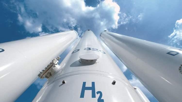 <p>Yıldız Teknik Üniversitesinde sentezlenen anot ve katot malzemeler elektrolizörün içine yerleştirilecek, bundan sonra, parçaların entegrasyonu, modül ve sistem tasarımları, testleri TÜBİTAK-MAM tarafından gerçekleştirilerek yerli prototip hazır olacak." diye konuştu.</p>
<p> </p>