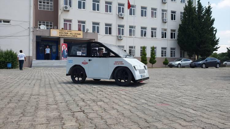 <p>Kadirli ilçesindeki Gülten-Ali Ziyan Anadolu Lisesi'nde okuyan 5 öğrenci, TÜBİTAK Bilim Fuarı için elektrikli otomobil yapmaya karar verdi.</p>

<p> </p>
