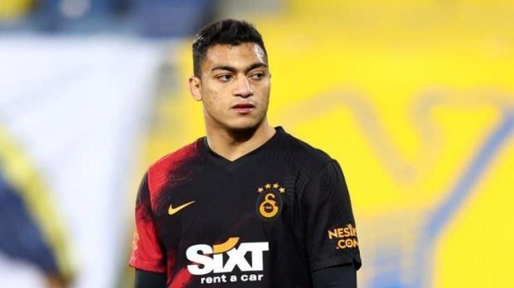 <p><strong>Mustafa Muhammed'e Bundesliga'dan talip!</strong></p>

<p>Galatasaray'ın 24 yaşındaki futbolcusu Mustafa Muhammed için Fransa'dan sonra şimdi Almanya'dan teklifler var.</p>

<p>Galatasaray'ın, Mısır Ligi ekiplerinden Zamalek'ten kadrosuna kattığı Mustafa Muhammed için 1 Temmuz'a kadar 4 milyon dolar ödeme yapması bekleniyor.<br />
<br />
Bu paralelde ödeme yapıldıktan sonra yıldız golcü, tamamen Aslan'ın oyuncusu olacak. Ancak 24 yaşındaki santrfor için daha önce Fransa'dan teklifler vardı. Şimdi ise yeniden Almanya Bundesliga'ya yükselen Schalke, Muhammed'e talip oldu.<br />
<br />
<strong>EN AZ 8 MİLYON EUROLUK BEKLENTİ VAR</strong><br />
<br />
Galatasaray Yönetimi'nin, en az 8 milyon euroluk bir beklentisi var. Mavi-Beyazlılar da Muhammed'i çok istiyor. Tarafların önümüzdeki günlerde görüşmelere başlaması hedefleniyor. </p>
